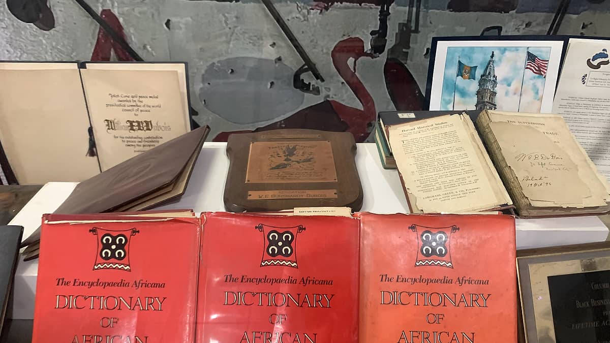 The first volumes of an encyclopedia standing together on a shelf